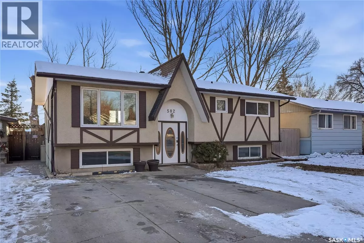 Saskatoon, SK S7M4B8,582 APPLEBY DRIVE