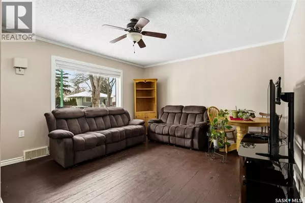 Regina, SK S4T3T8,725 MCTAVISH STREET