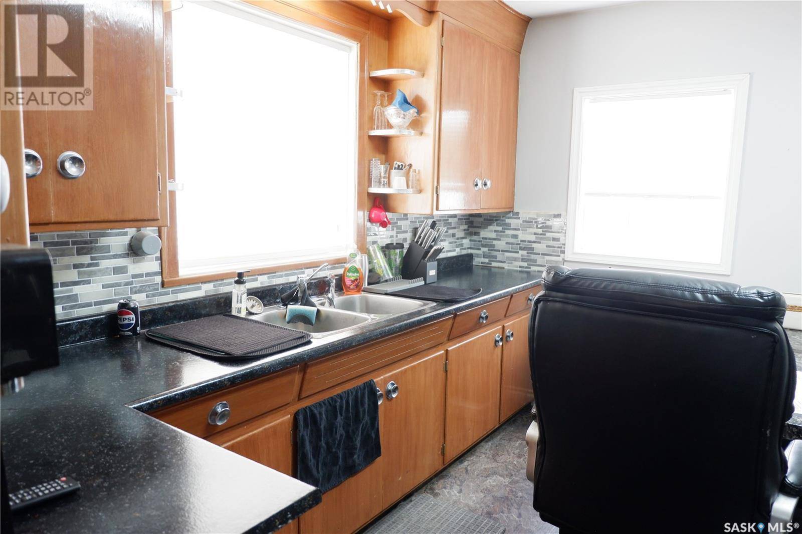 Assiniboia, SK S0H0B0,215 4th AVENUE E