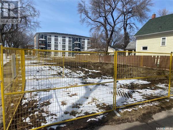 Saskatoon, SK S7N1E5,718 Lansdowne AVENUE