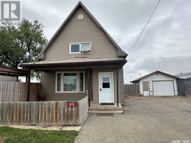 205 1st AVENUE SW, Weyburn, SK S4H2J2