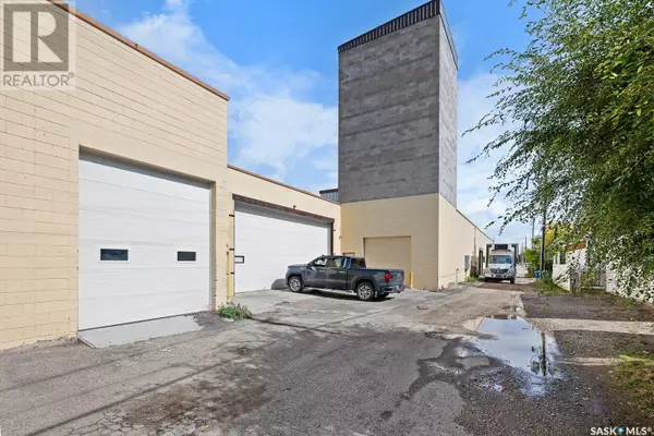 Moose Jaw, SK S6H0L9,461 ATHABASCA STREET E