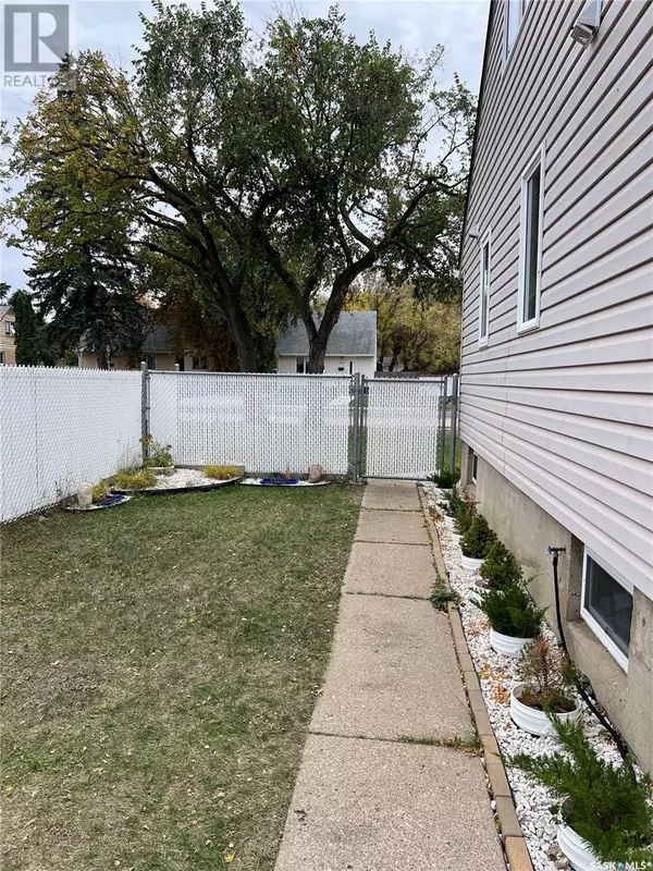 Moose Jaw, SK S6H5E8,820 COTEAU STREET W