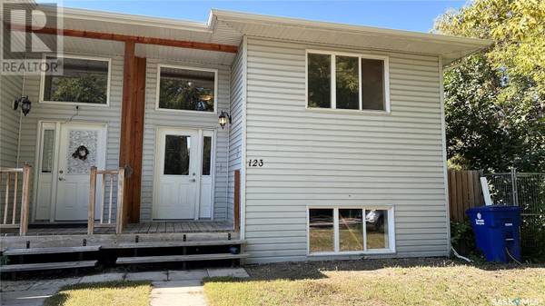 123 T AVENUE S, Saskatoon, SK S7M3A7