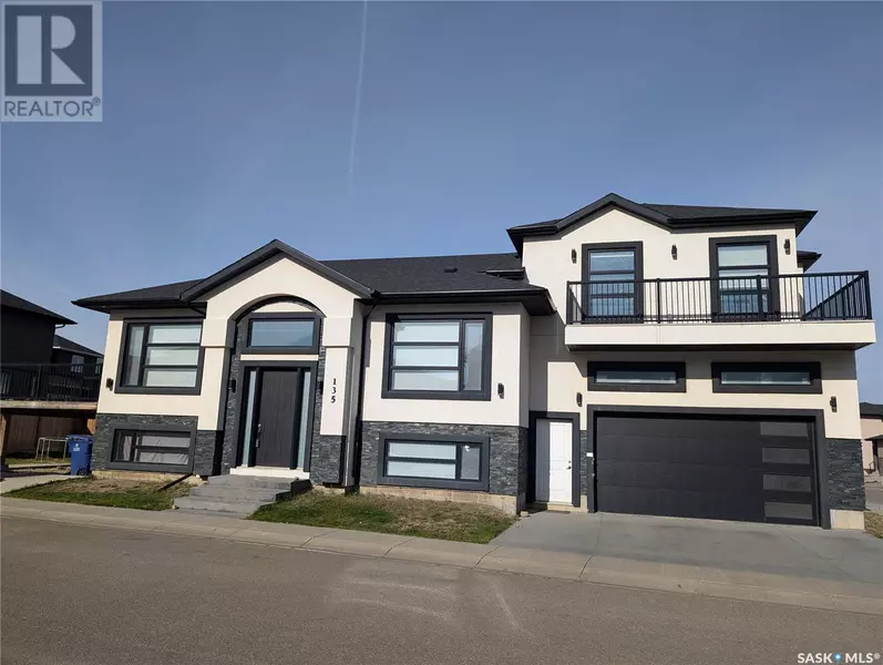 135 Fast CRESCENT, Saskatoon, SK S7W0W8