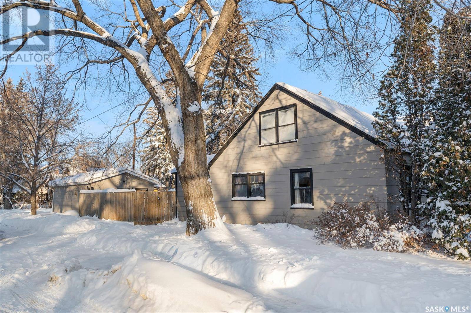 Saskatoon, SK S7M0C4,221 TAYLOR STREET W