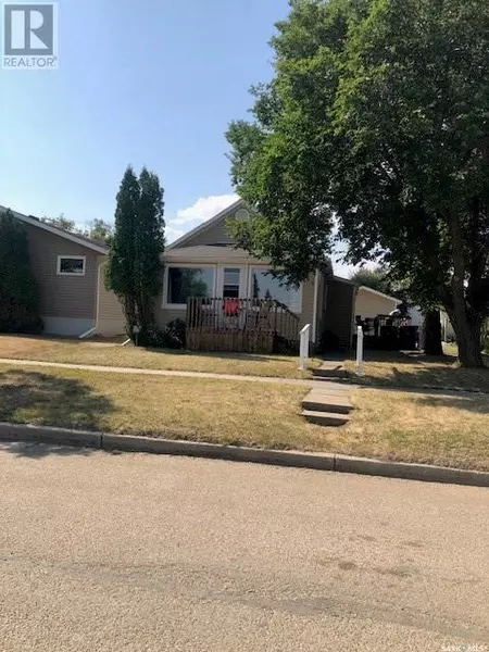 206 3rd AVENUE E, Assiniboia, SK S0H0B0