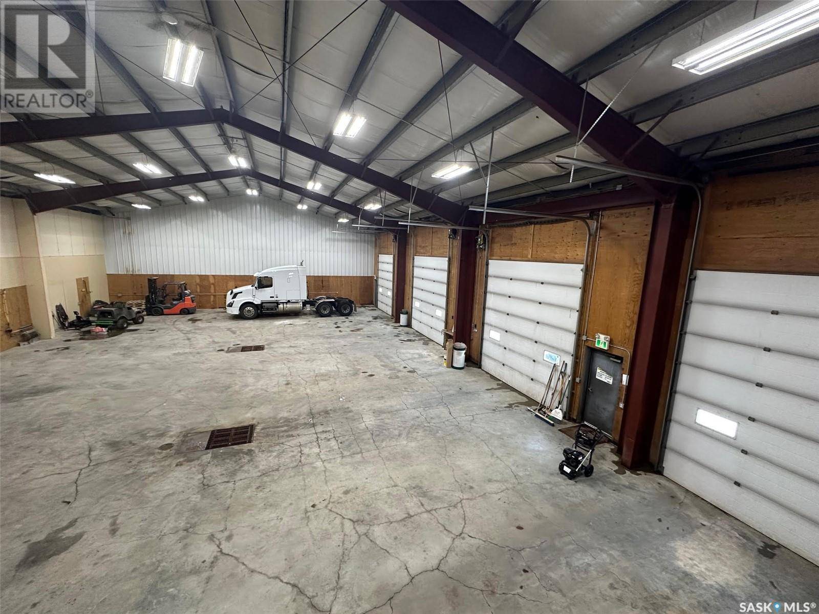Moose Jaw, SK S6H0A3,9 250 N Service ROAD W