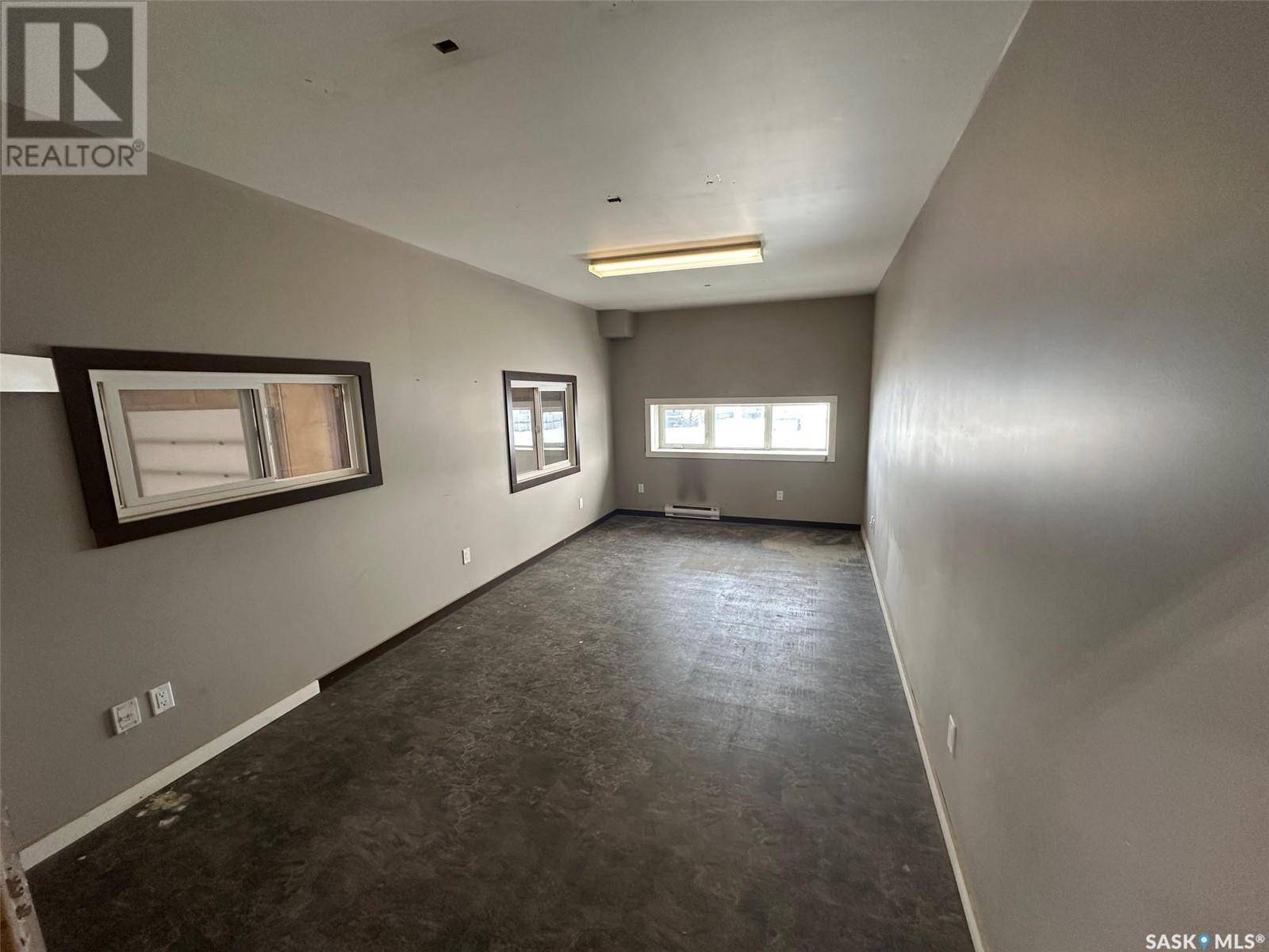 Moose Jaw, SK S6H0A3,9 250 N Service ROAD W