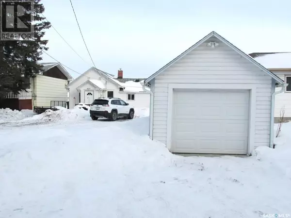 Nipawin, SK S0E1E0,214 2nd STREET E