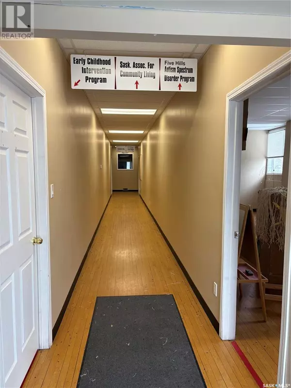 Moose Jaw, SK S6H5L8,844 Grandview STREET W