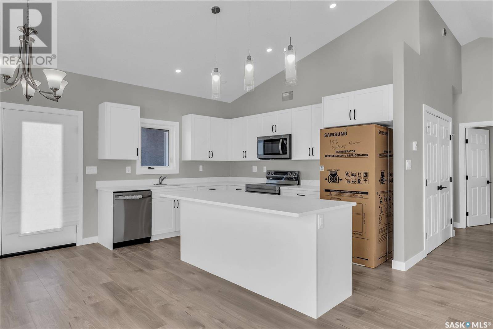 Saskatoon, SK S7M5X2,570 Kinloch COURT