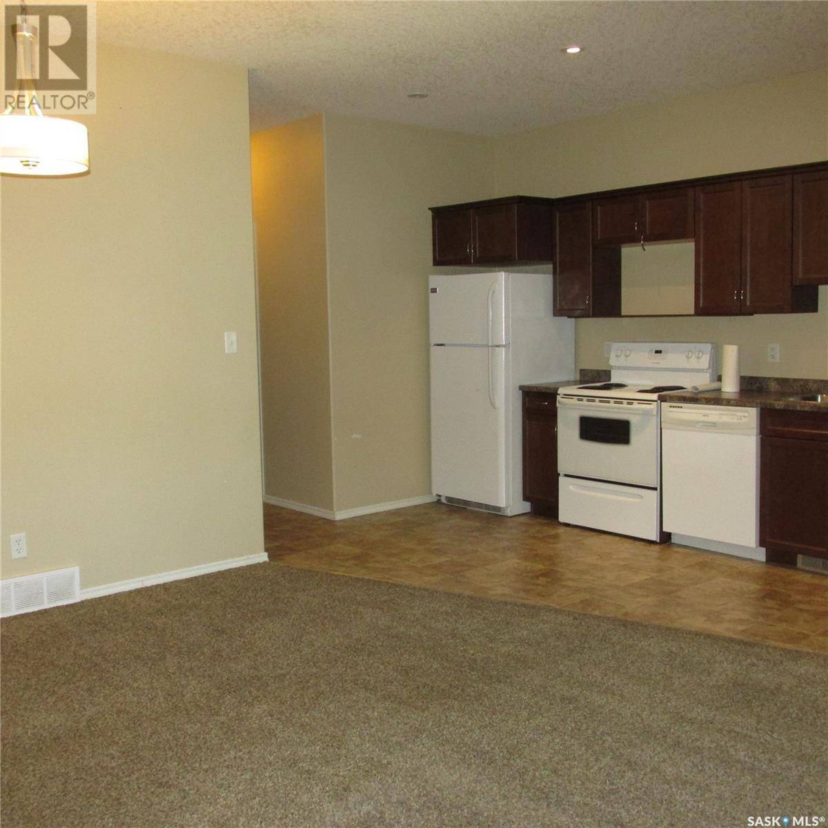 Regina, SK S4R4W8,402 York STREET