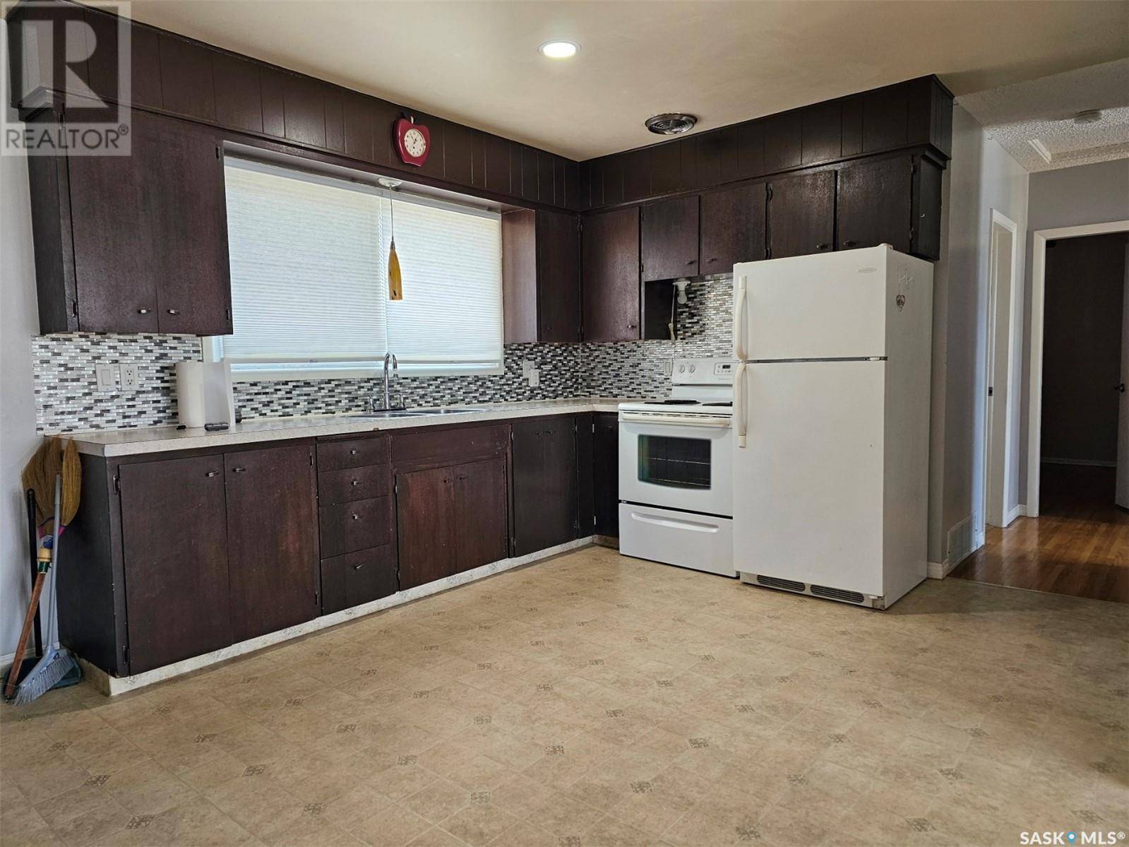 Swift Current, SK S9H2V9,427 13th AVENUE NE