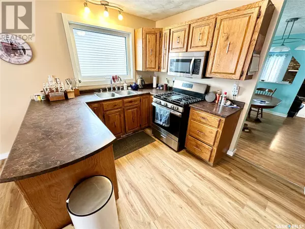 Weyburn, SK S4H3G8,706 Dieppe DRIVE