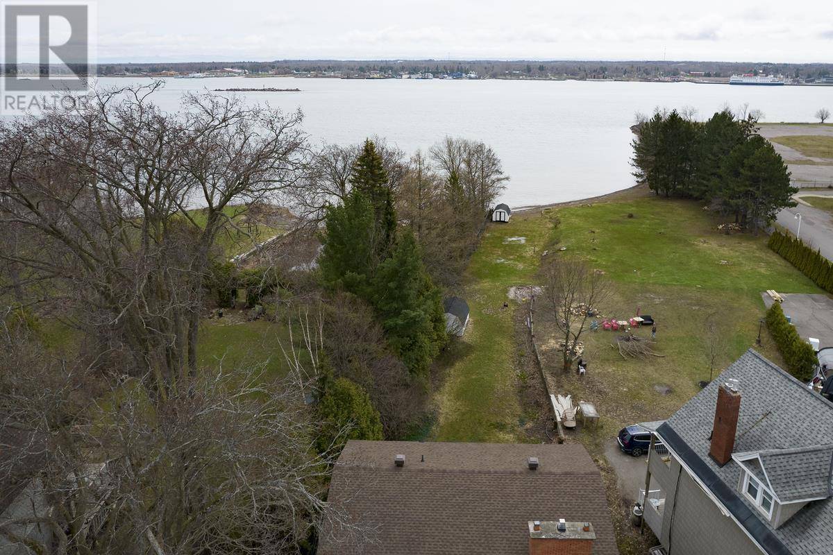Sault Ste. Marie, ON P6A2C2,1015 Queen ST E