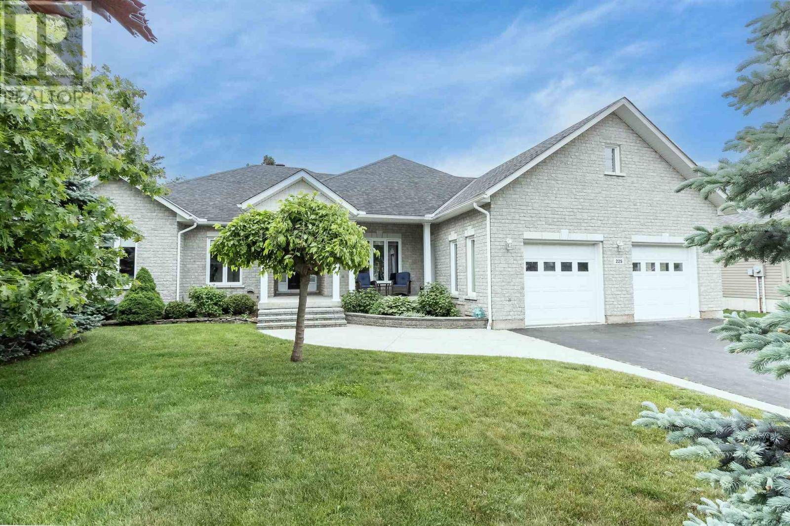 225 MacDonald AVE, Sault Ste Marie, ON P6B6L6