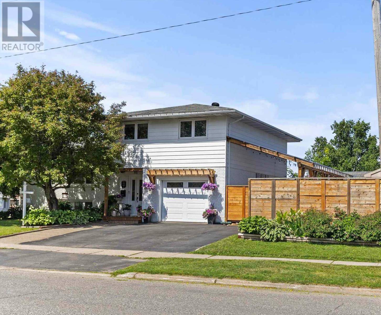 933 North ST, Sault Ste. Marie, ON P6B5W8