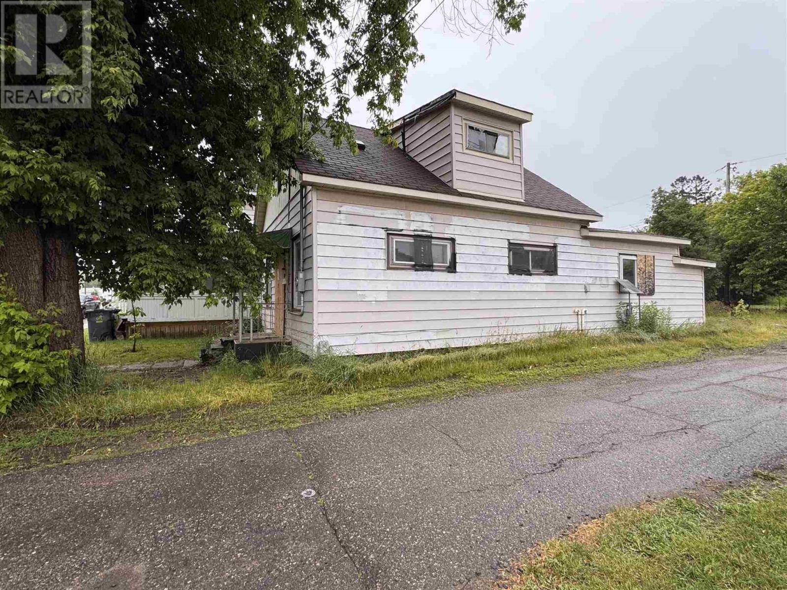 Sault Ste. Marie, ON P6A1M7,216 Gloucester ST