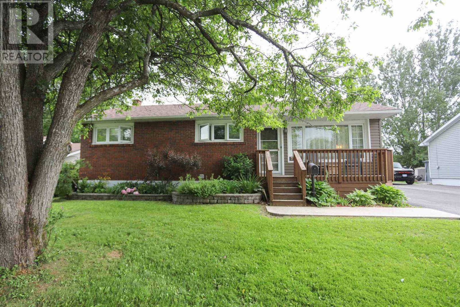 Sault Ste. Marie, ON P6A4Y4,71 Indiana DR