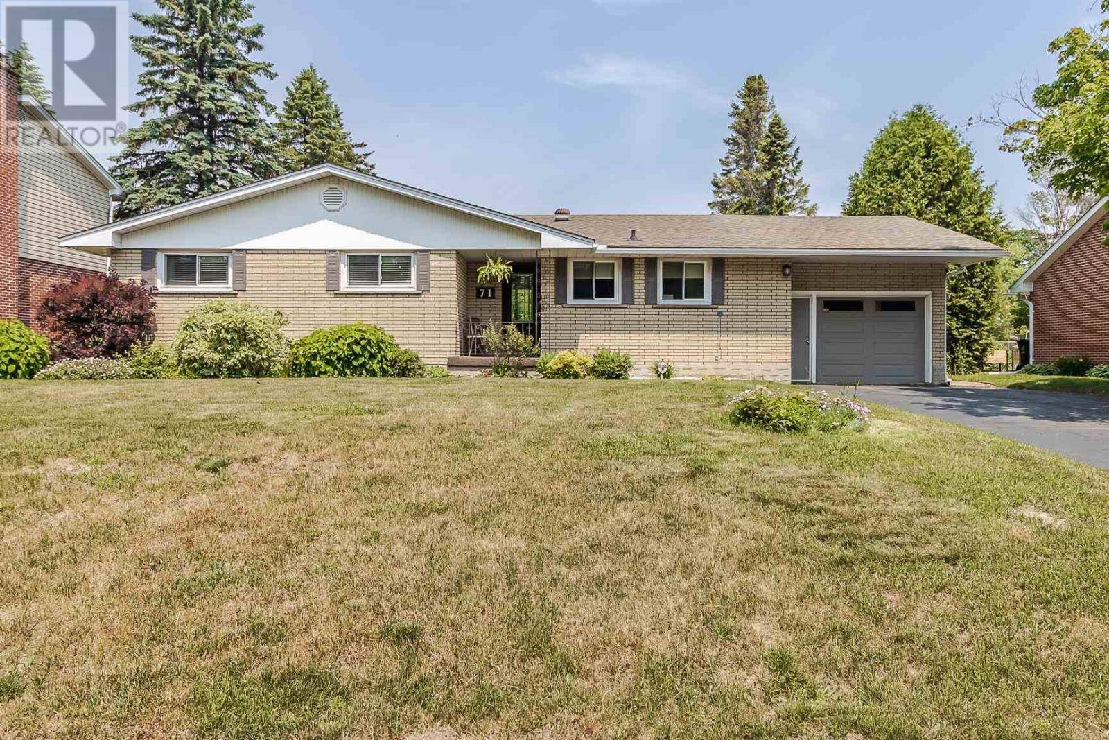 71 Parkdale DR, Sault Ste. Marie, ON P6A4C7