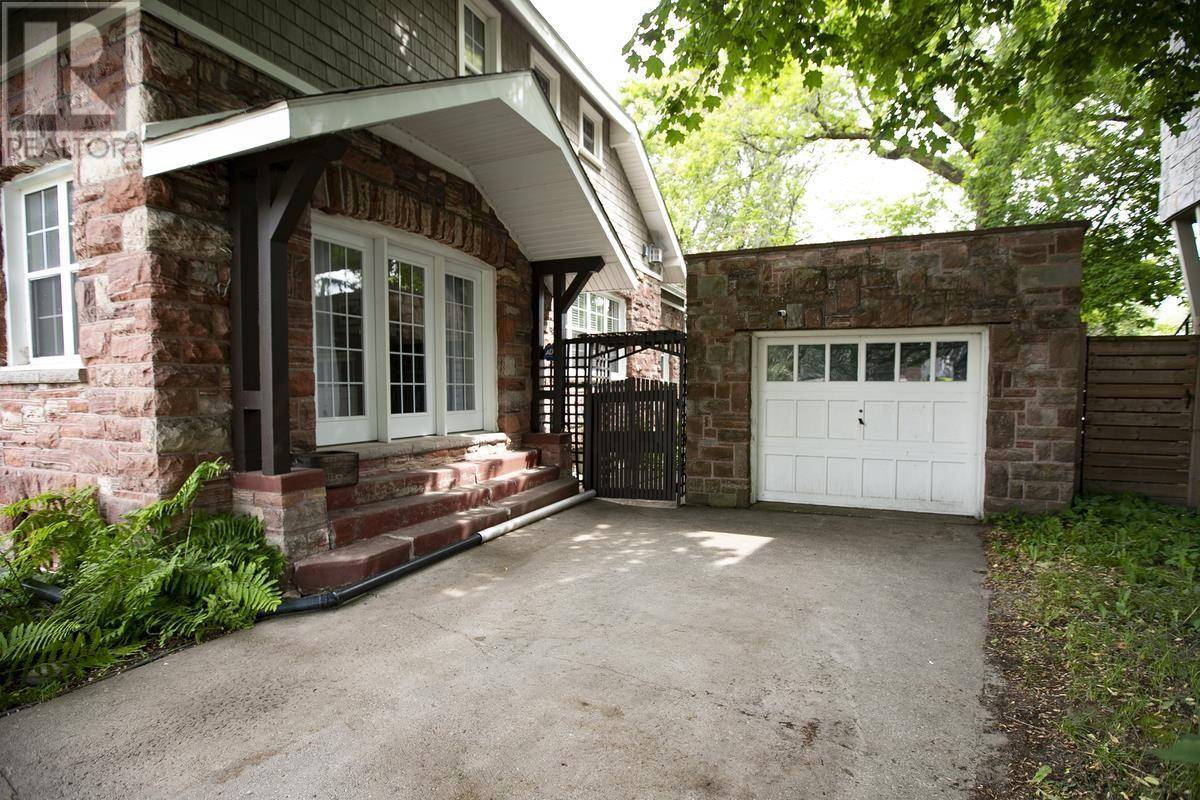 Sault Ste. Marie, ON P6A2C2,1035 Queen ST