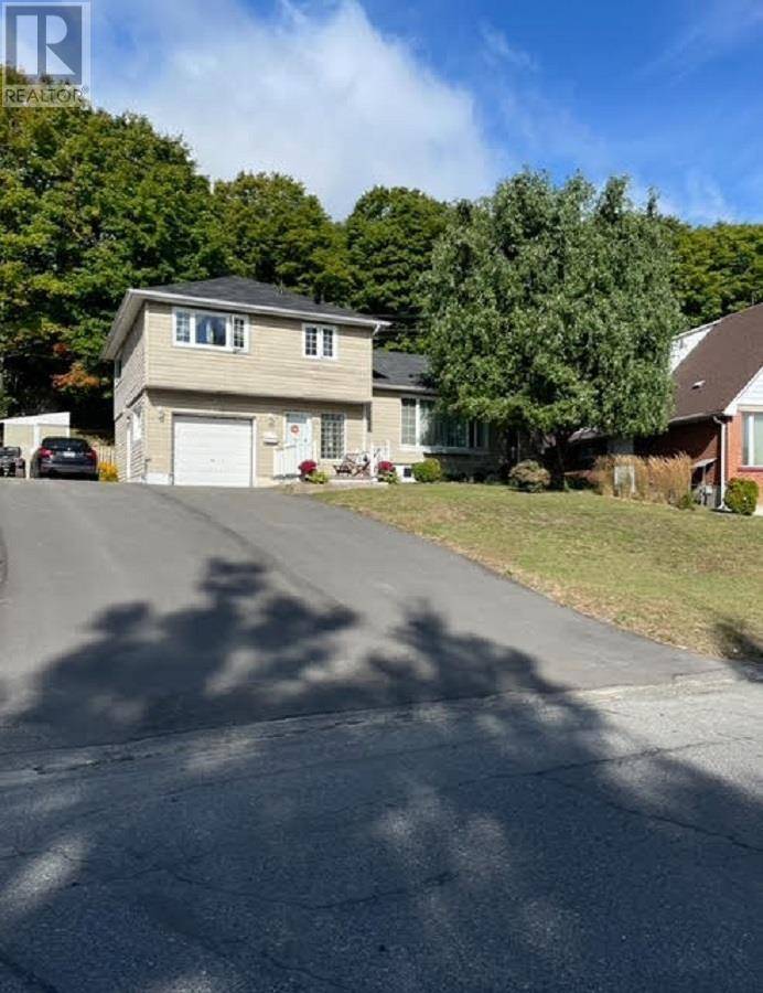 26 Dieppe AVE, Elliot Lake, ON P5A1G9