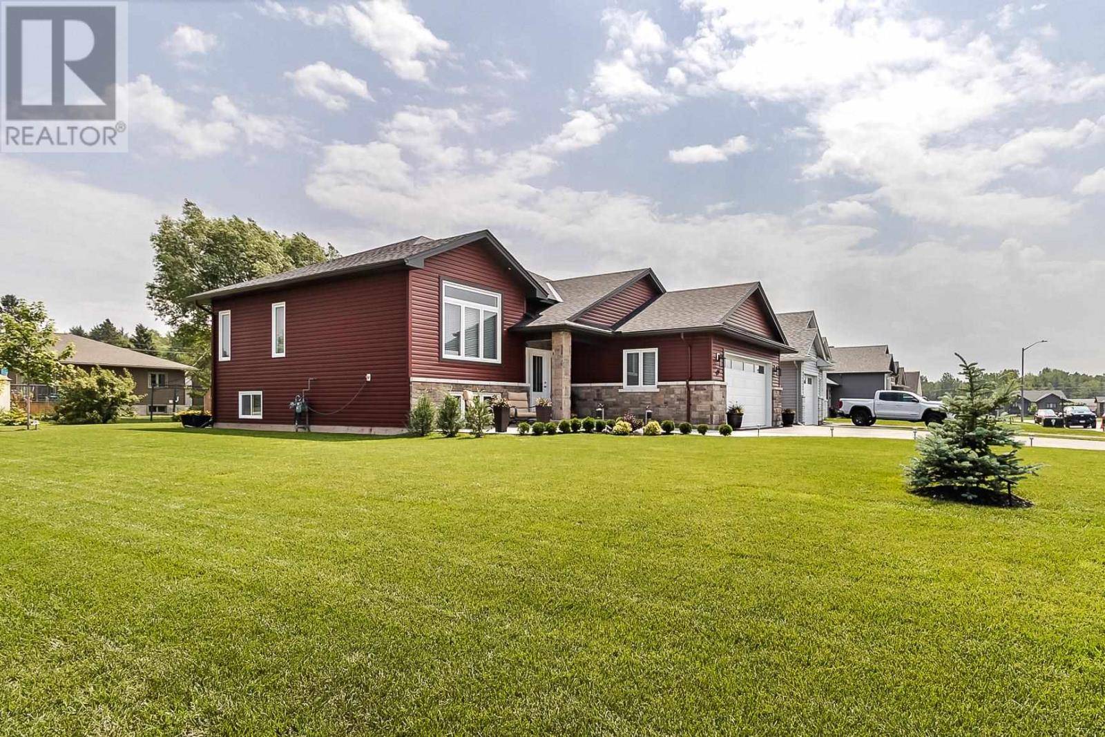 Sault Ste. Marie, ON P6C0B1,107 Chatfield DR
