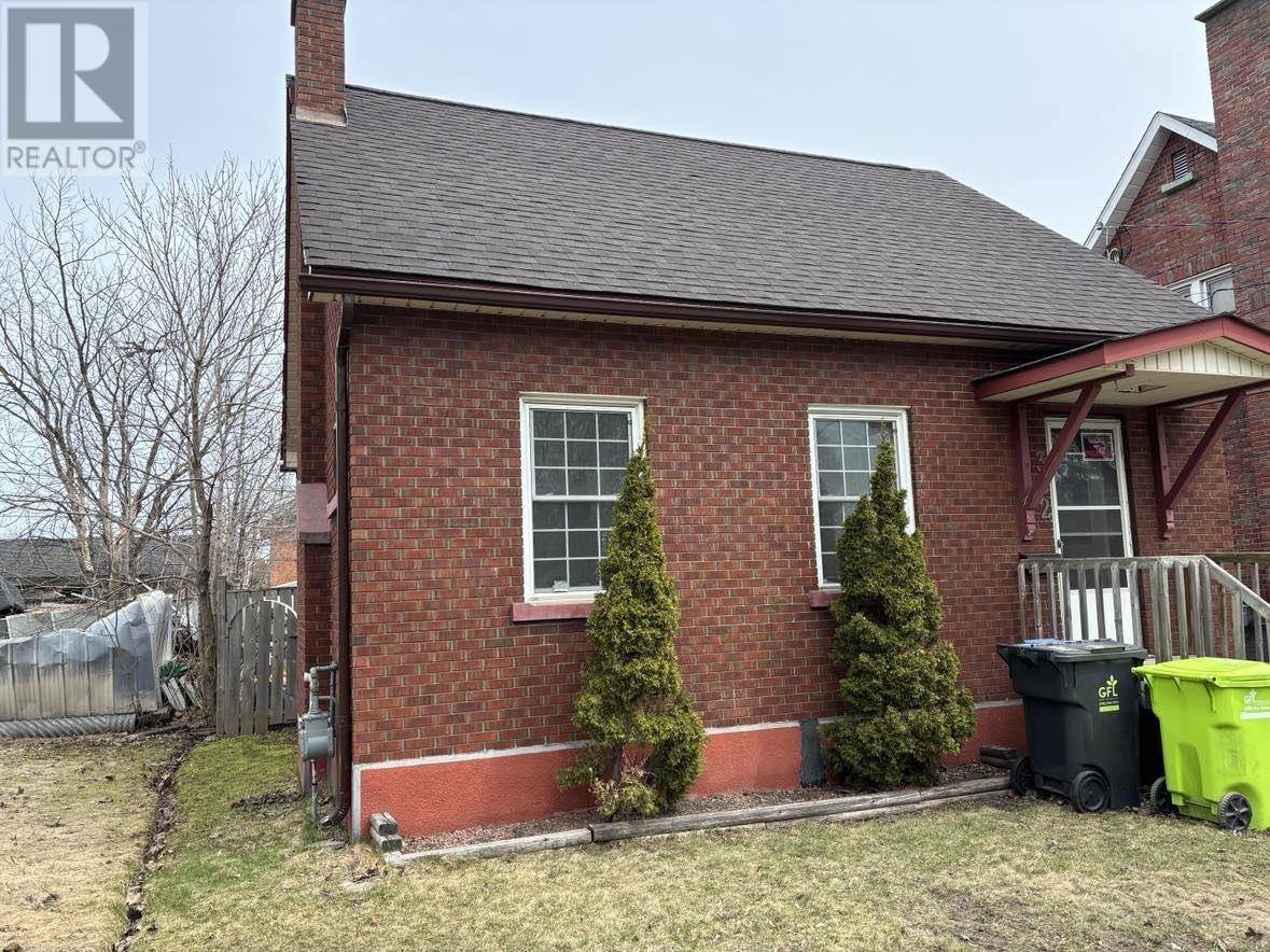 302 Sixth AVE, Sault Ste. Marie, ON P6C4K8