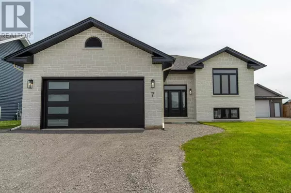 7 Noah DR, Sault Ste. Marie, ON P6C6E6