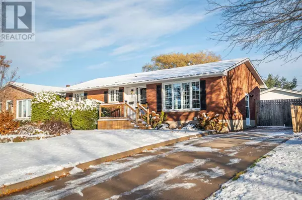 22 Lasalle CT, Sault Ste. Marie, ON P6B4R6