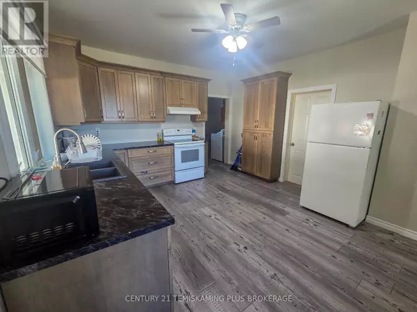 Armstrong (earlton), ON P0J1E0,41 ELEVENTH STREET