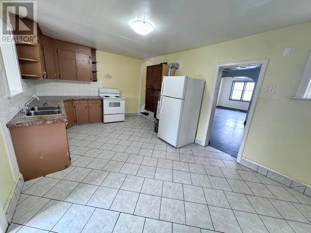 Thunder Bay, ON P7C2Z2,511 Mcleod ST