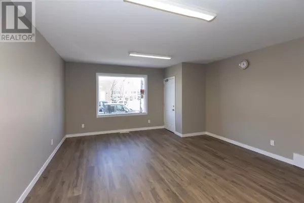 Thunder Bay, ON P7C3R4,401 May ST N