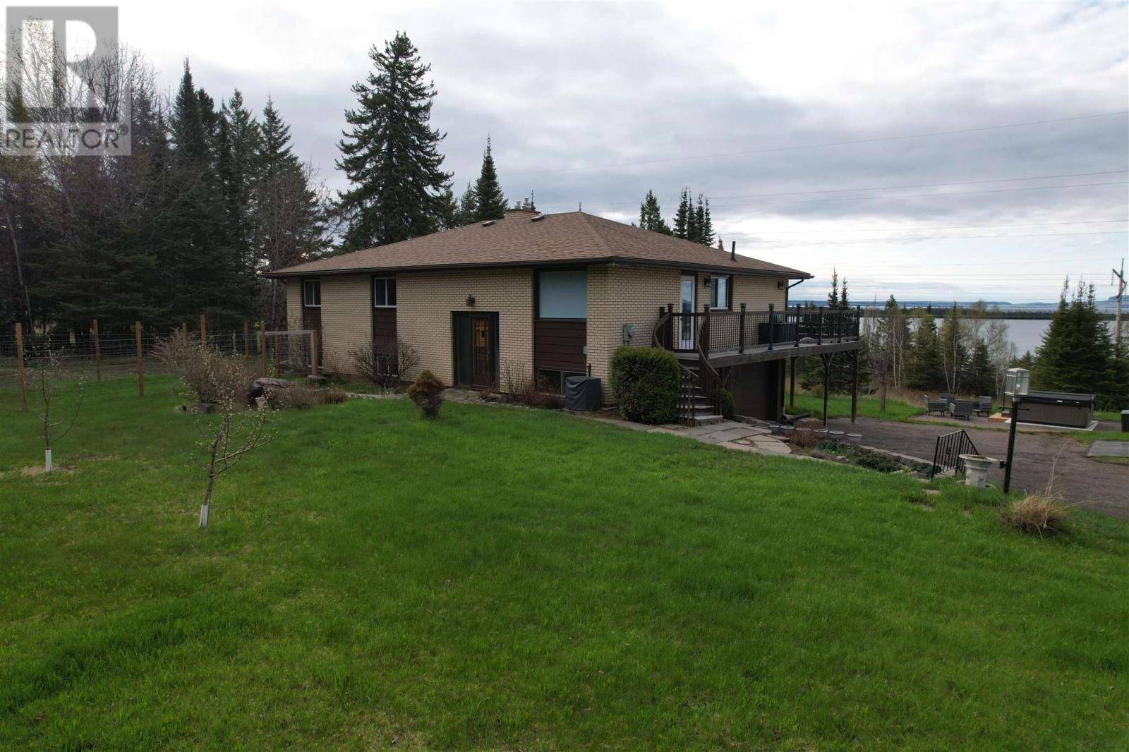 1273 Lakeshore DR, Thunder Bay, ON P7A0S6