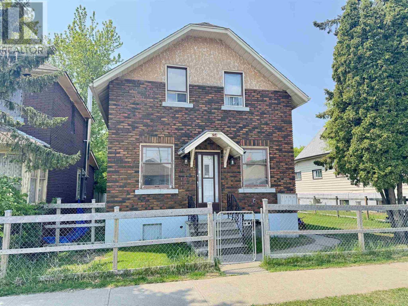224 Rowand ST, Thunder Bay, ON P7C2P4