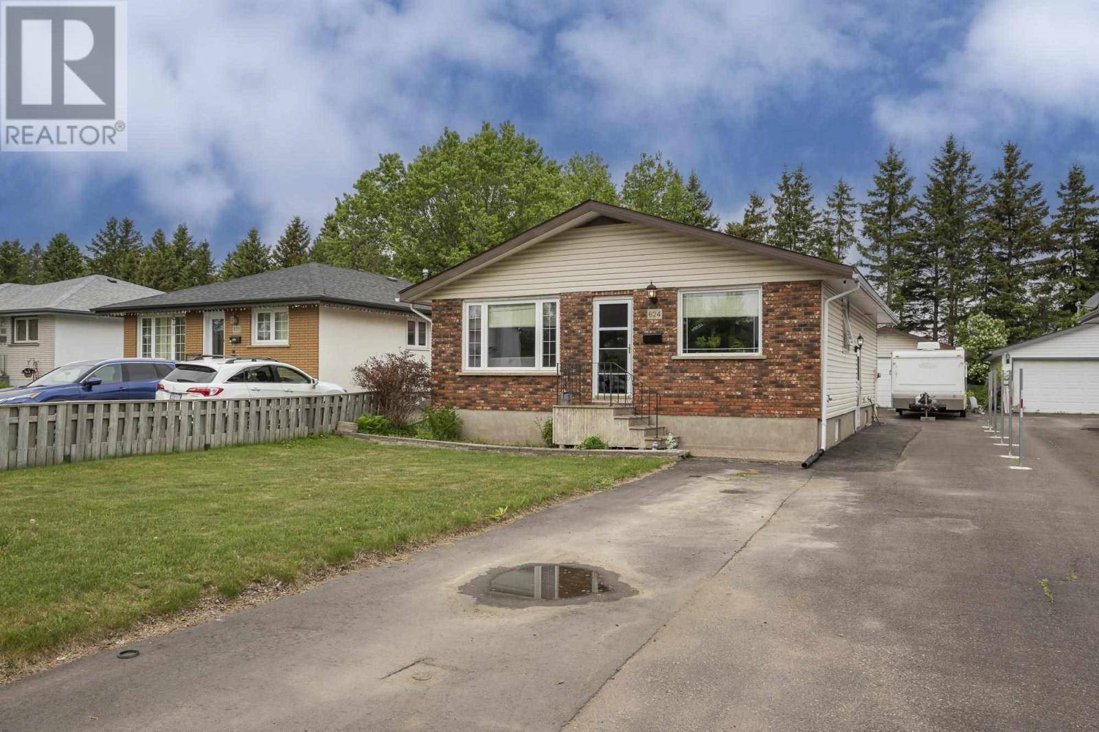 Thunder Bay, ON P7C5P3,624 Dalhousie DR