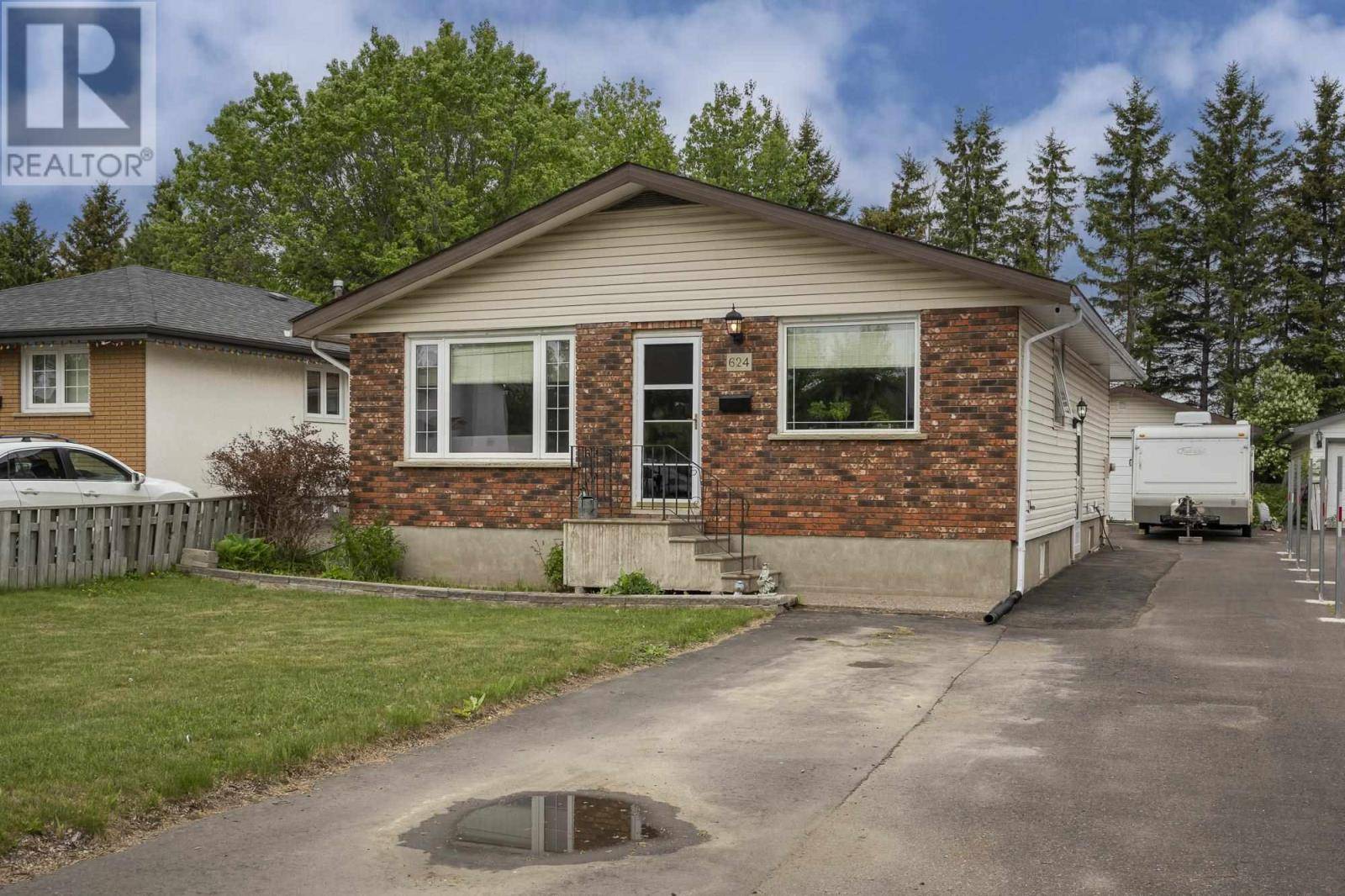 624 Dalhousie DR, Thunder Bay, ON P7C5P3