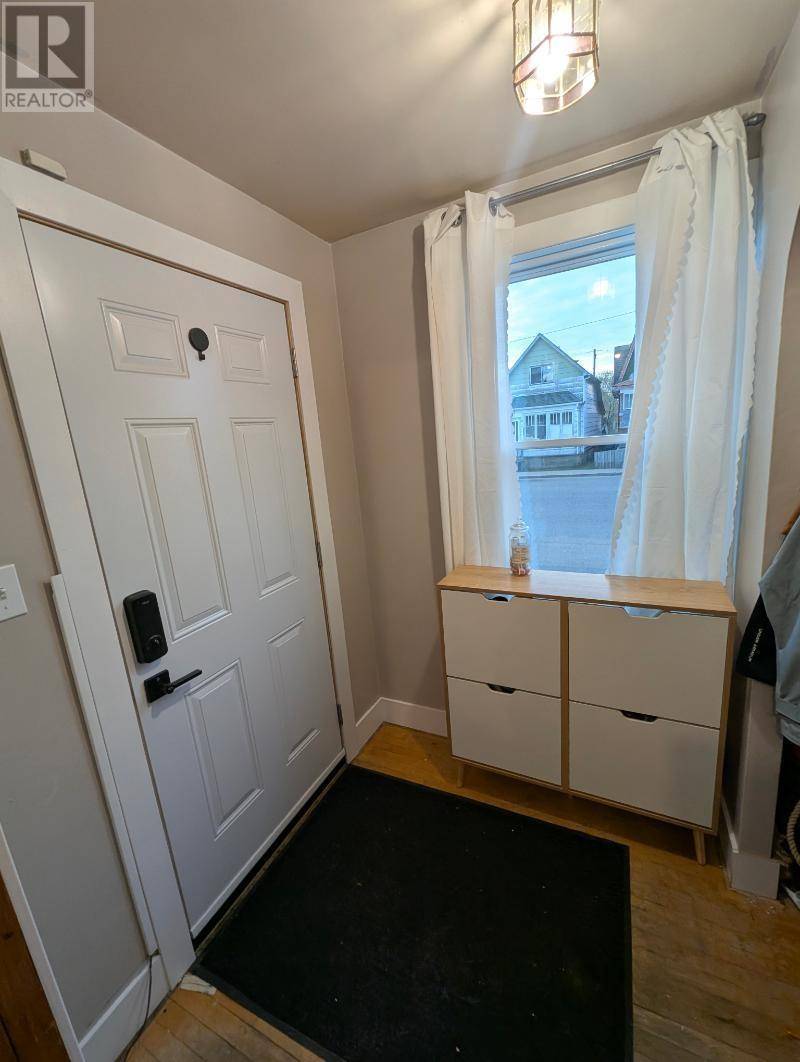 Thunder Bay, ON P7V3C3,534 McTavish ST