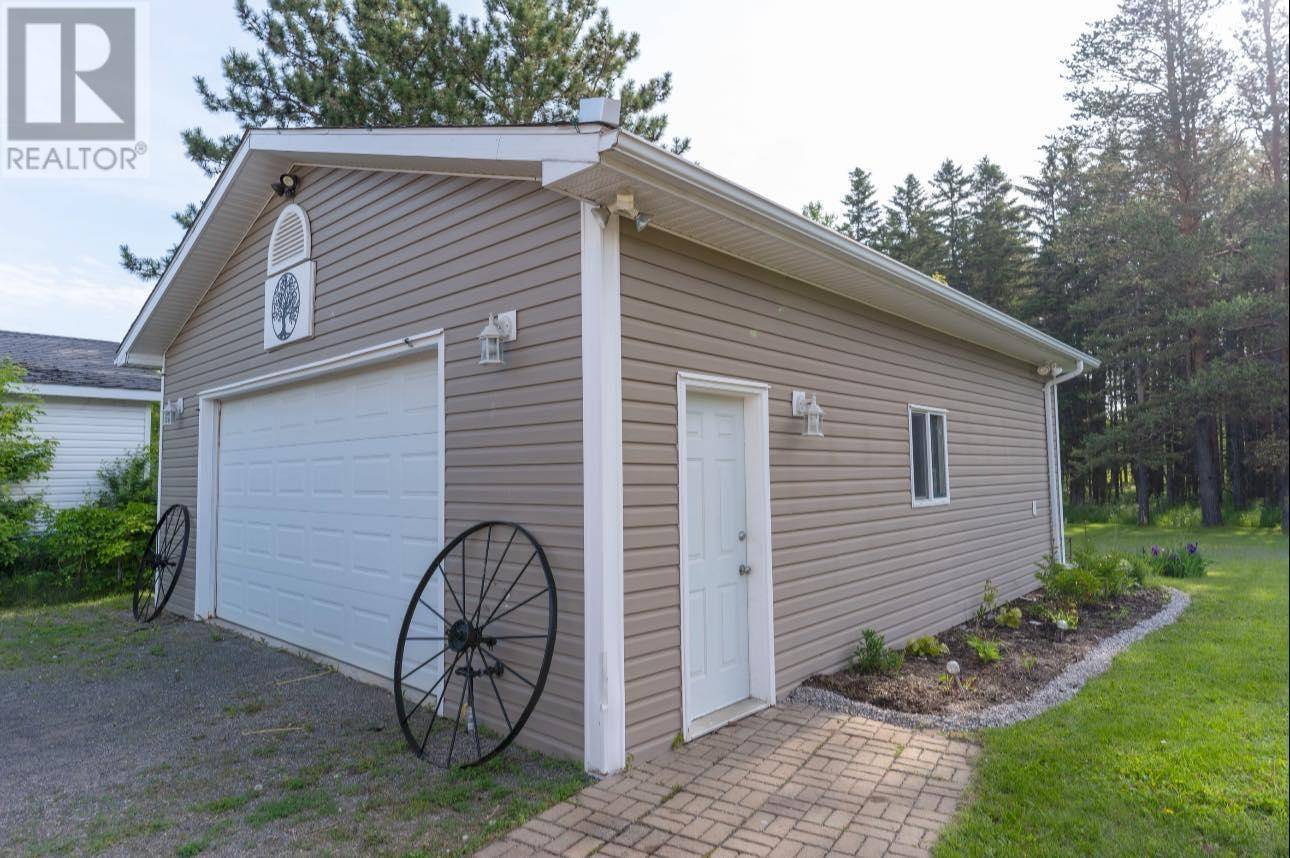 Thunder Bay, ON P7K1H1,2050 Almira AVE