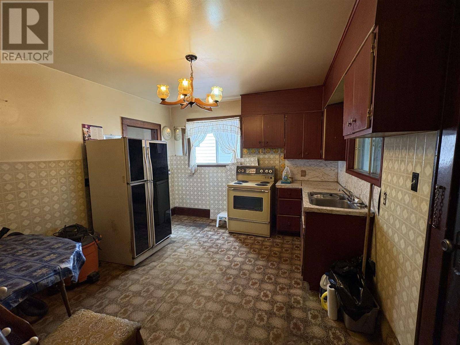 Thunder Bay, ON P7C2Y5,533 MCPHERSON ST S