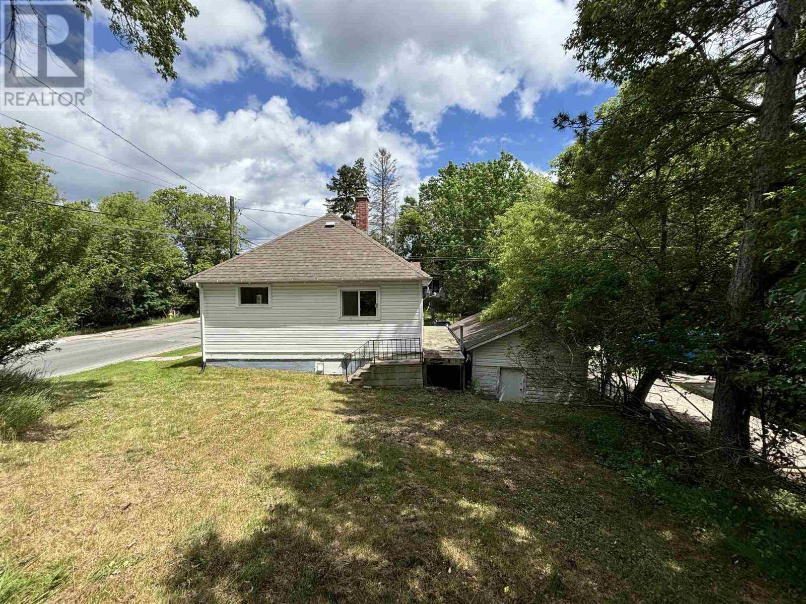 Kenora, ON P9N1L4,305 FIFTH ST S