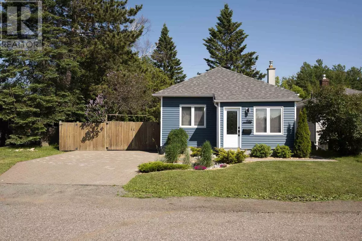 Thunder Bay, ON P7E1L3,742 Catherine ST