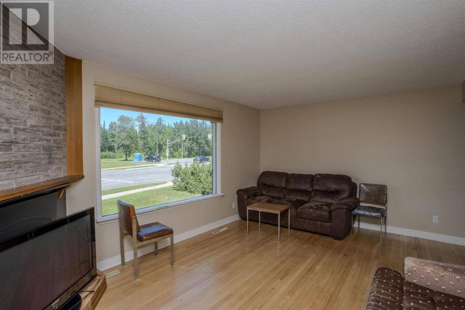 Thunder Bay, ON P7A6J1,103 Melon ST