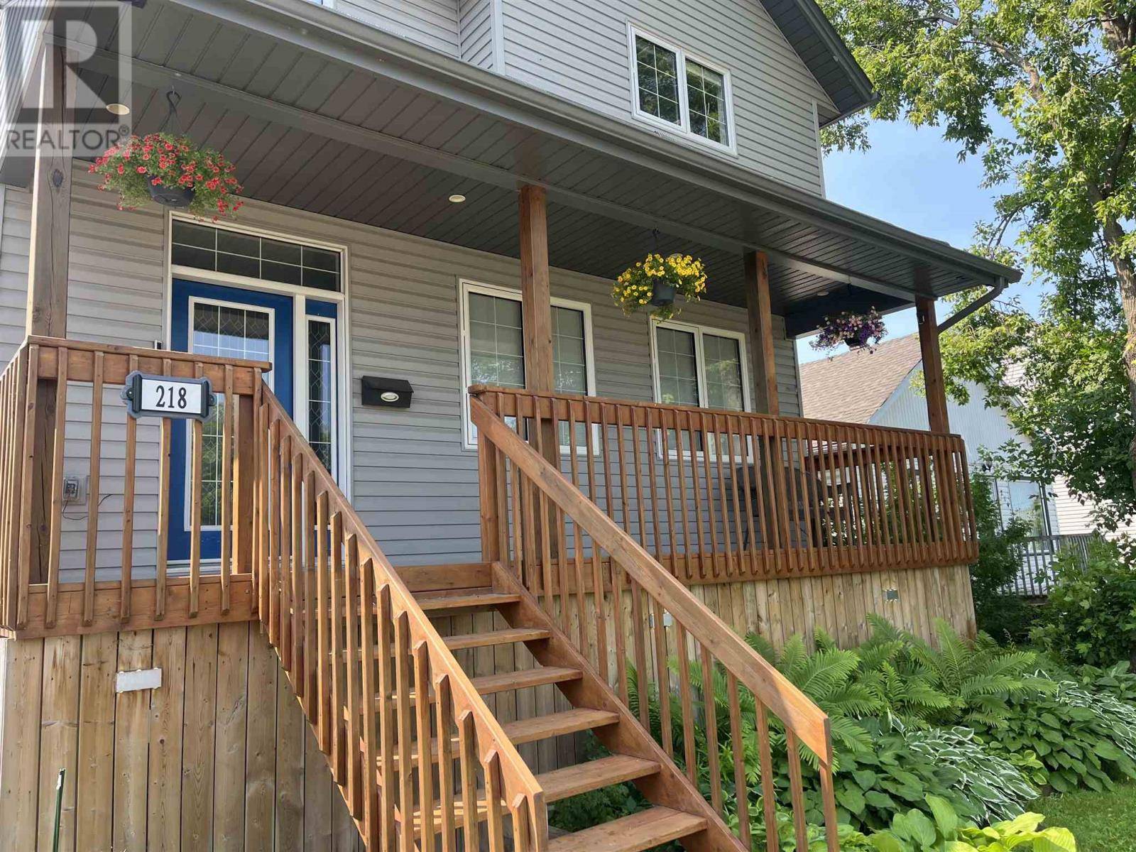 Thunder Bay, ON P7E3Z7,218 Amelia Street E