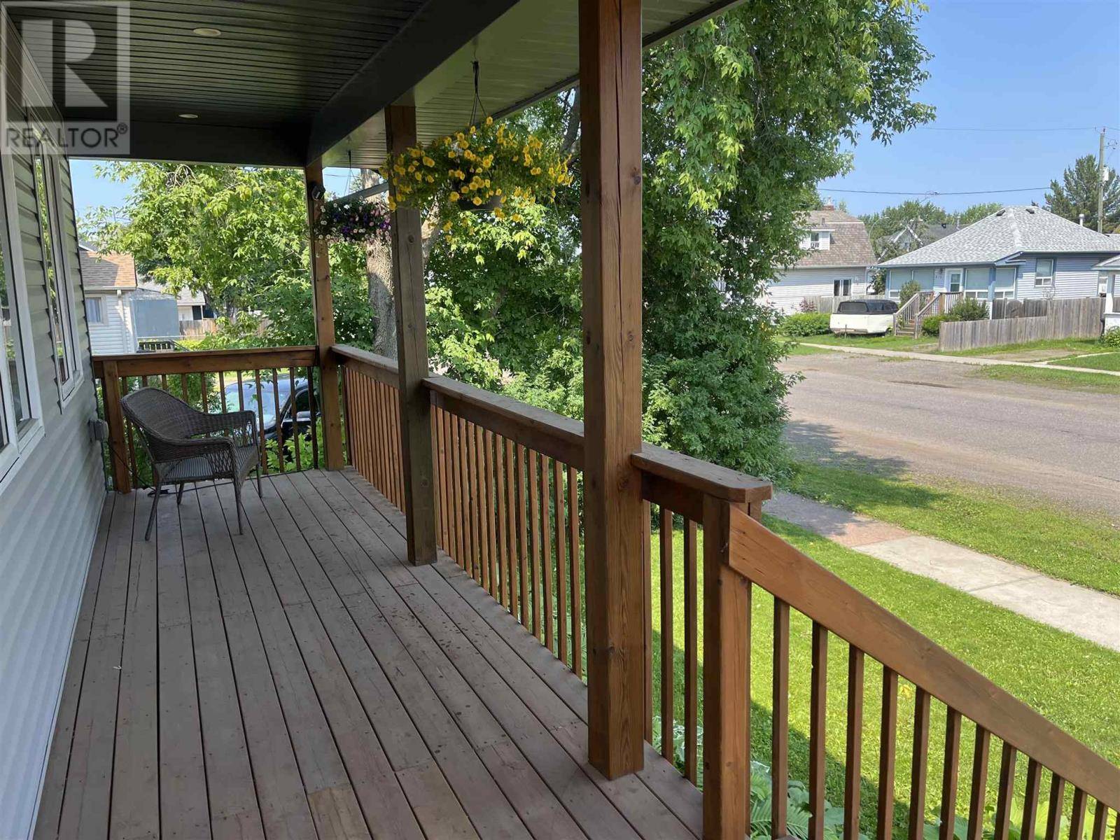 Thunder Bay, ON P7E3Z7,218 Amelia Street E