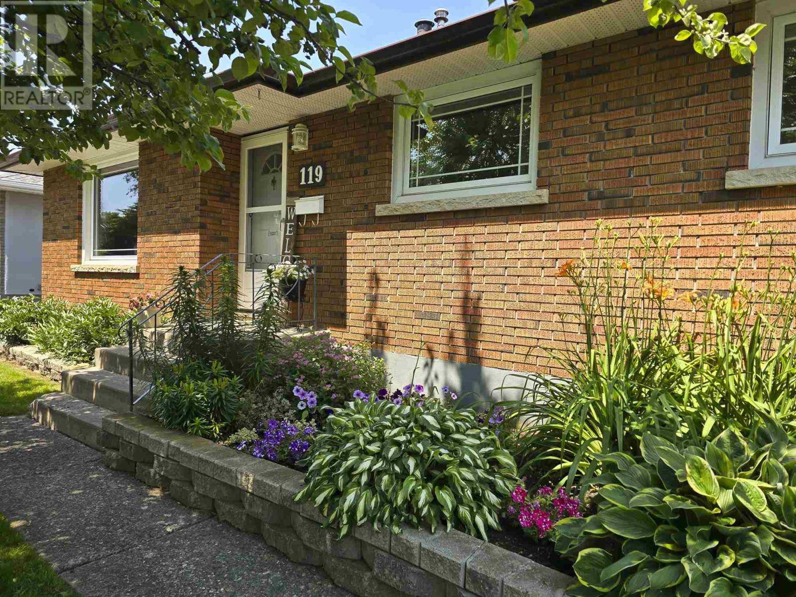 119 Elmwood CRES, Thunder Bay, ON P7E6A6