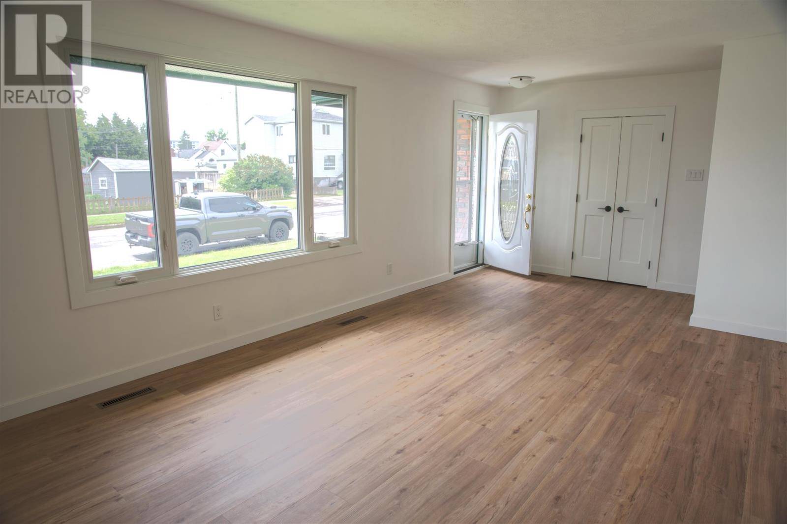 Thunder Bay, ON P7E2M1,1121 Brown ST