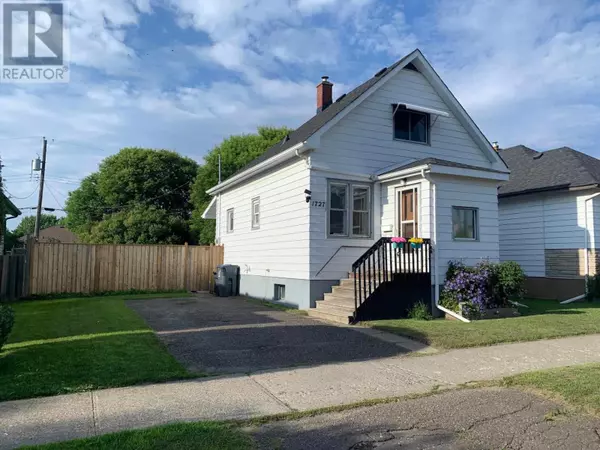 1727 Donald St E, Thunder Bay, ON P7E5W6