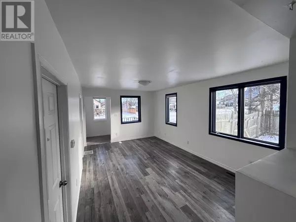 Thunder Bay, ON P7E2Y8,1343 Broadmore AVE